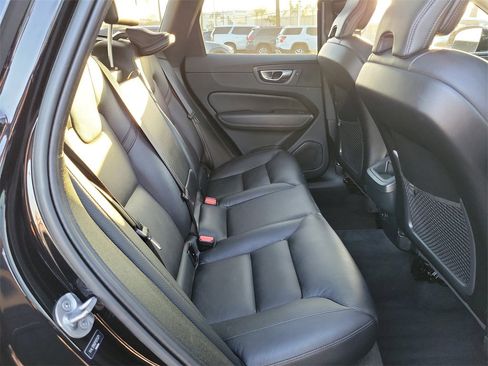 Used 2023 Volvo XC60 B5 Plus image 17