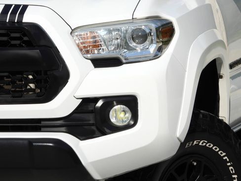 Used 2021 Toyota Tacoma SR5 RWD image 5