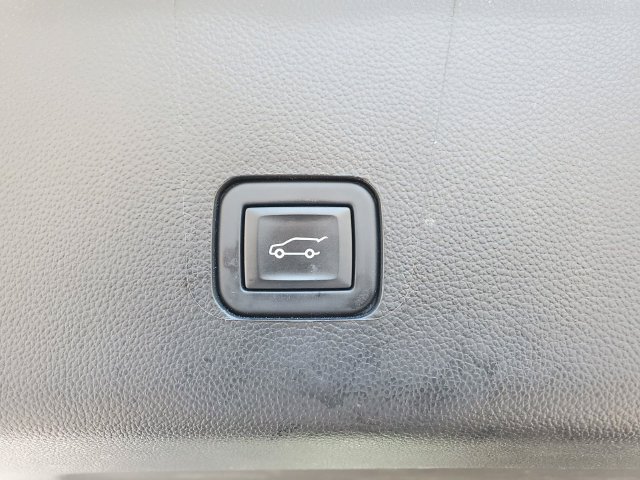 Used 2023 Chevrolet Traverse RS w/ LPO, Floor Liner Package AWD/4WD image 38