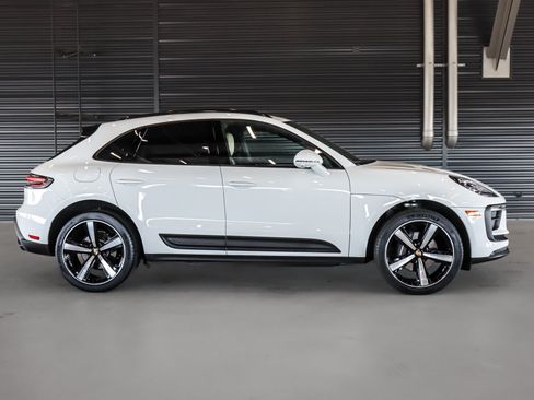 Used 2024 Porsche Macan AWD/4WD image 11