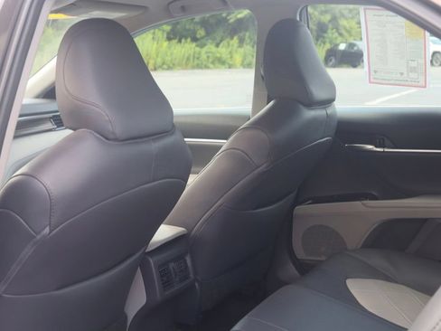 Used 2019 Toyota Camry XLE FWD image 32