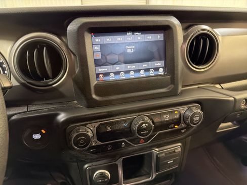 Used 2022 Jeep Gladiator Sport w/ Trailer Tow Package image 17