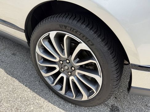 Used 2019 Land Rover Range Rover Long Wheelbase Supercharged AWD/4WD image 10