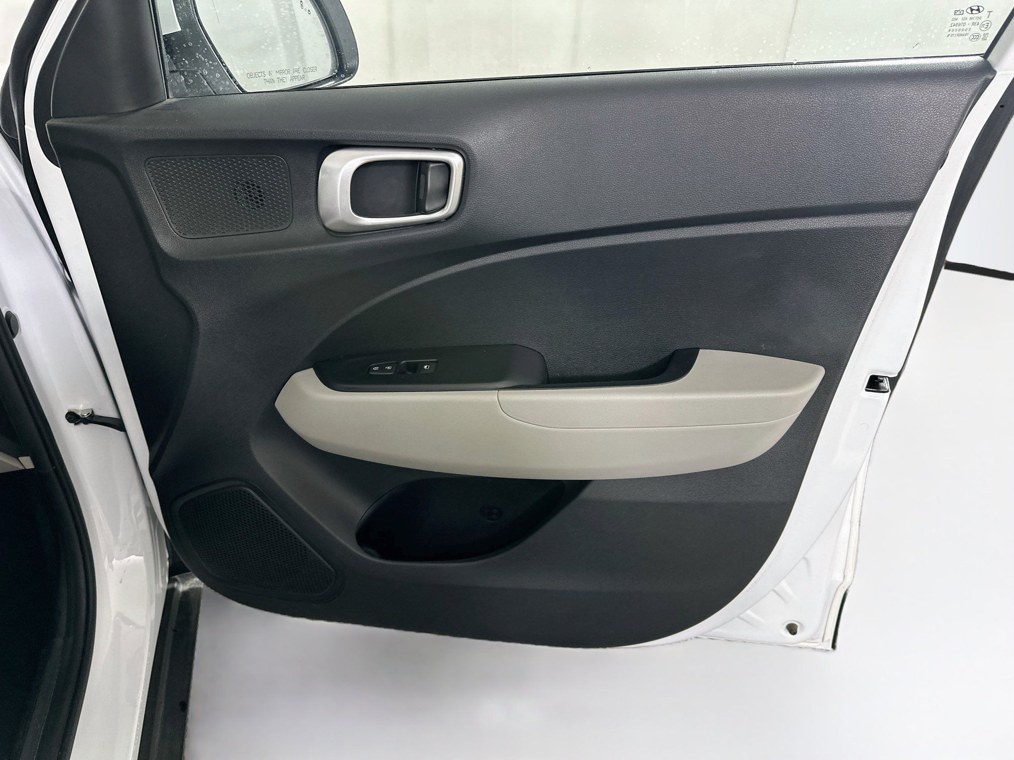 Used 2025 Hyundai Venue SEL FWD image 31