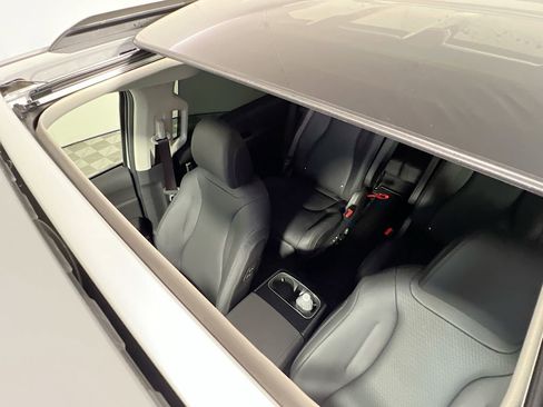 New 2026 Kia Carnival SX Prestige FWD image 18