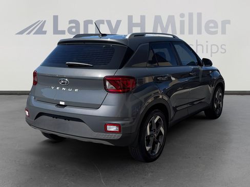 Certified 2025 Hyundai Venue SEL image 5