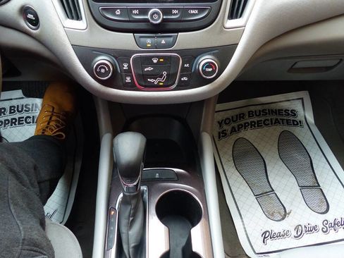 Used 2021 Chevrolet Malibu LS image 32