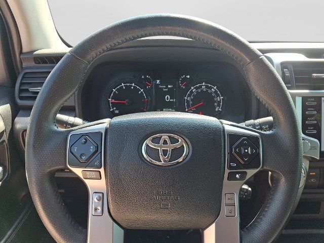 Used 2022 Toyota 4Runner SR5 AWD/4WD image 21