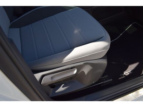 Used 2023 Volkswagen Taos SE w/ Panoramic Sunroof Package image 15