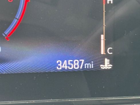 Used 2025 Chevrolet Trax LT w/ LT Convenience Package FWD image 9
