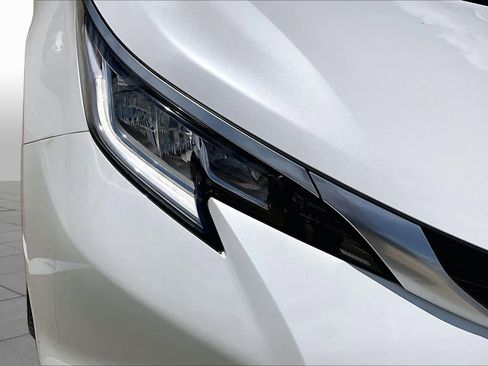 Used 2021 Toyota Sienna Limited FWD image 28