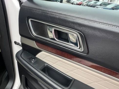 Used 2018 Ford Explorer Platinum AWD/4WD image 50