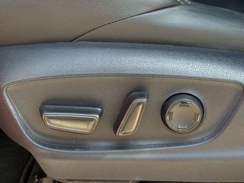 Used 2025 Toyota Tacoma Limited AWD/4WD image 31