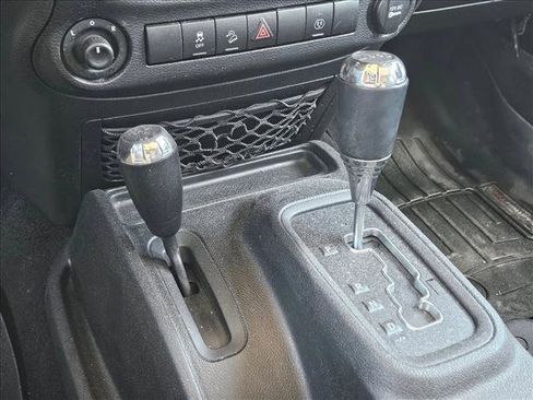 Used 2018 Jeep Wrangler Unlimited Sahara image 12