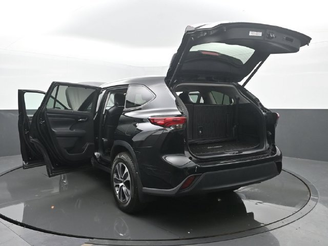 Used 2023 Toyota Highlander XLE AWD/4WD image 58