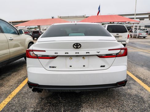 Used 2025 Toyota Camry SE w/ Convenience Package FWD image 9
