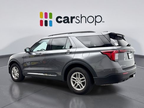 Used 2025 Ford Explorer Active AWD/4WD image 3