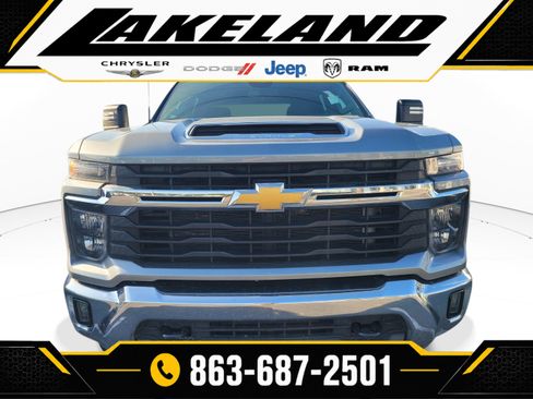 Used 2024 Chevrolet Silverado 2500 LT AWD/4WD image 2