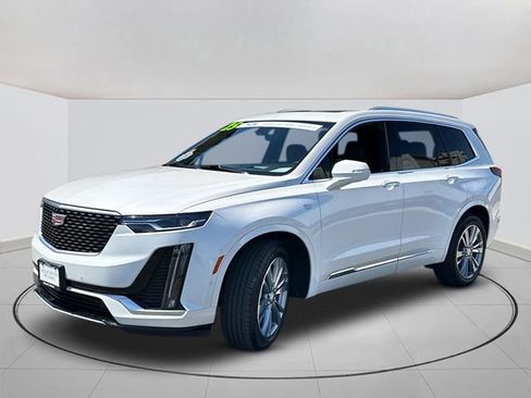 Certified 2025 Cadillac XT6 Premium Luxury w/ Technology Package FWD image 11