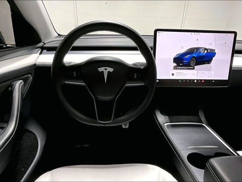 Used 2024 Tesla Model Y Long Range AWD/4WD image 6