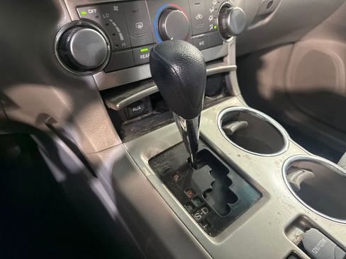 Used 2012 Toyota Highlander FWD image 26
