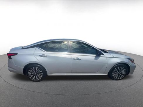 Used 2025 Nissan Altima 2.5 SV FWD image 16