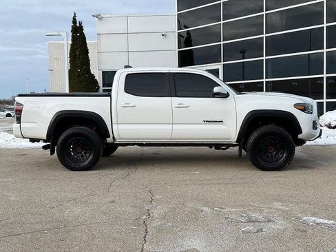 Used 2022 Toyota Tacoma TRD Pro image 2