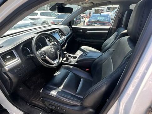 Used 2019 Toyota Highlander XLE AWD/4WD image 5