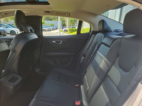 Used 2022 Volvo S60 B5 Momentum w/ Premium Package image 7