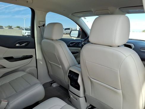 Used 2022 GMC Acadia Denali w/ Denali Technology Package image 13