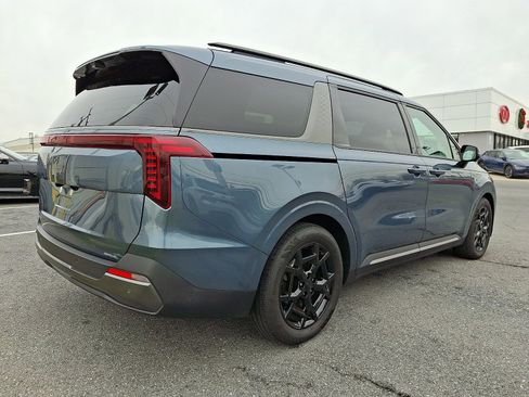 Used 2025 Kia Carnival SX Prestige image 4