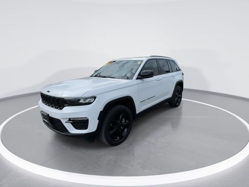 Used 2024 Jeep Grand Cherokee Limited w/ Black Appearance Package AWD/4WD image 7