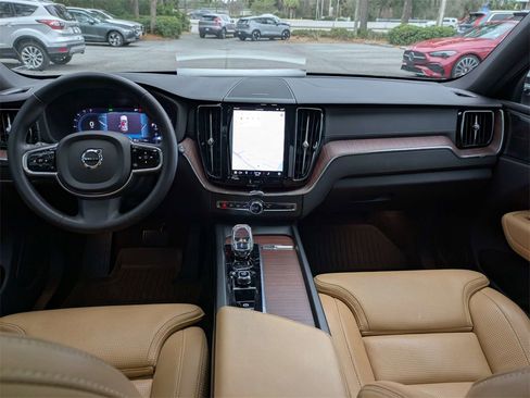 Certified 2023 Volvo XC60 B5 Ultimate w/ Climate Package image 16
