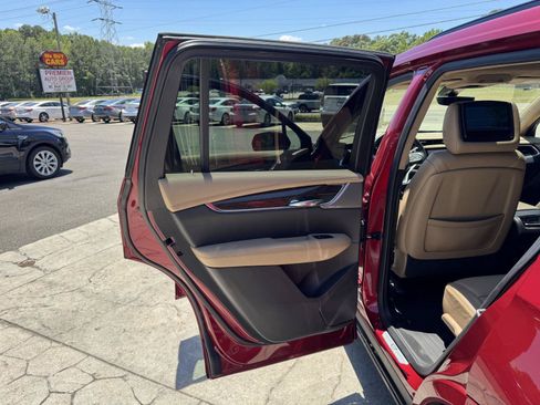 Used 2020 Cadillac XT6 Sport w/ Platinum Package AWD/4WD image 10