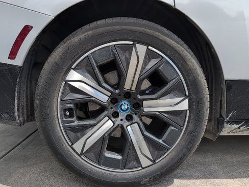 Used 2024 BMW iX xDrive50 w/ Sport Package AWD/4WD image 5