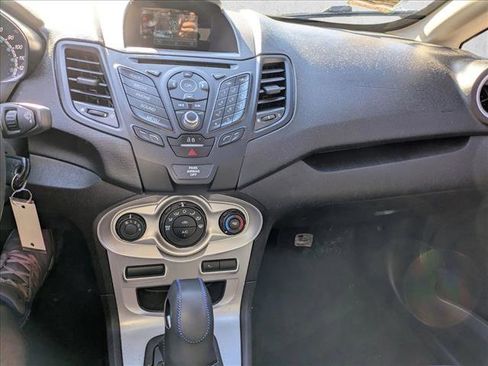 Used 2016 Ford Fiesta SE image 12