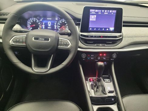 Used 2025 Jeep Compass Latitude AWD/4WD image 22
