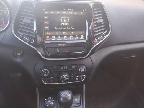 Used 2019 Jeep Cherokee Limited image 7