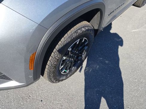 New 2026 Chevrolet Traverse Z71 w/ Enhanced Driving Package image 8