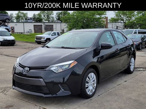 Used 2015 Toyota Corolla LE FWD image 2
