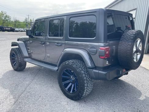 Used 2018 Jeep Wrangler Unlimited Sahara AWD/4WD image 5