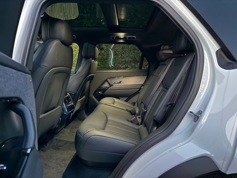 New 2025 Land Rover Range Rover Sport Dynamic SE image 12