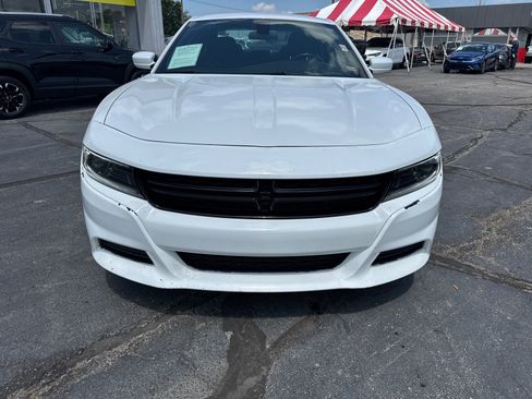 Used 2022 Dodge Charger SXT image 2