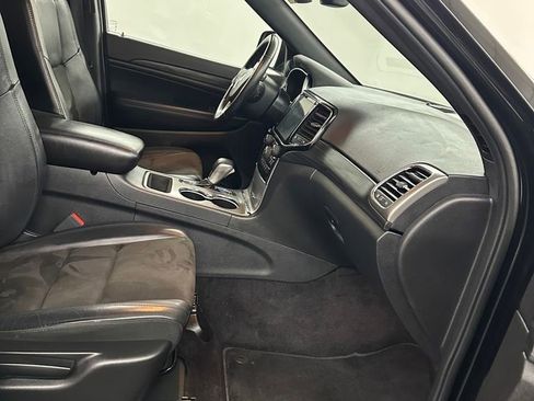 Used 2019 Jeep Grand Cherokee Altitude image 40