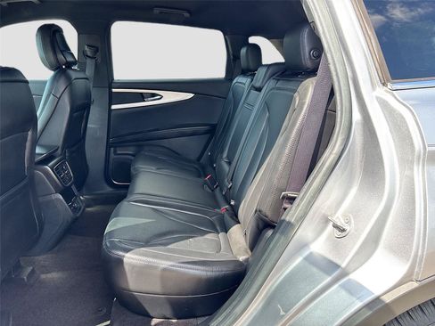 Used 2020 Lincoln Nautilus FWD image 23