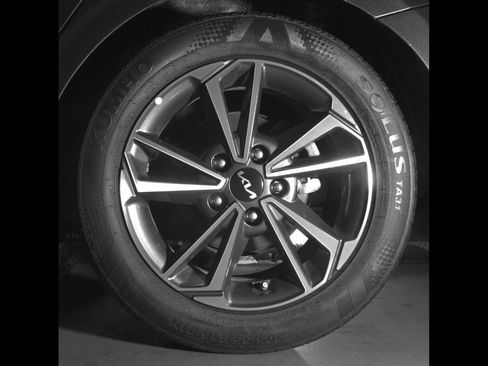 Certified 2023 Kia Forte LXS w/ LXS Technology Package FWD image 30