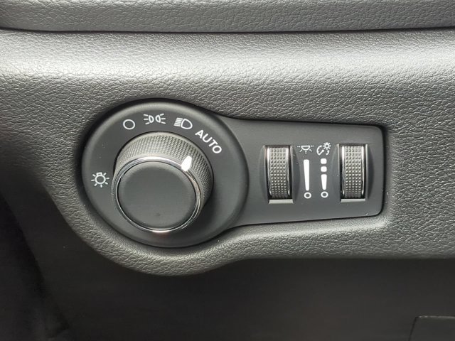 New 2027 Chrysler Pacifica Pinnacle w/ Theater Group AWD/4WD image 29