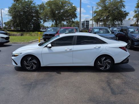 Used 2024 Hyundai Elantra Limited FWD image 7