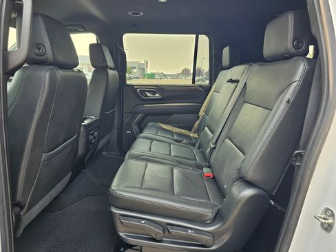 Used 2021 Chevrolet Suburban LT AWD/4WD image 17