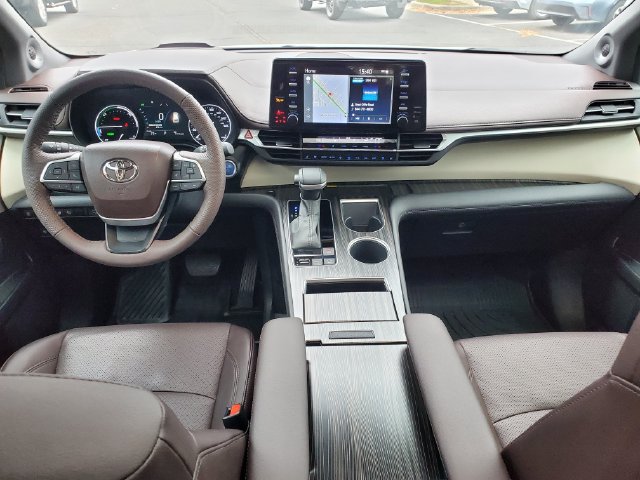 Used 2024 Toyota Sienna Platinum FWD image 14